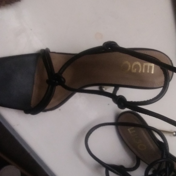 Heels with stelleto 3" gold . Lace up how ever u want.. Like new!!! - Picture 4 of 4